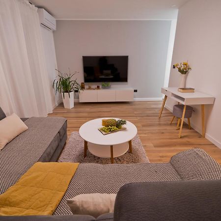 Malemi Apartment Pula Luaran gambar