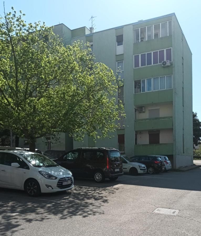 Malemi Apartment Pula Luaran gambar