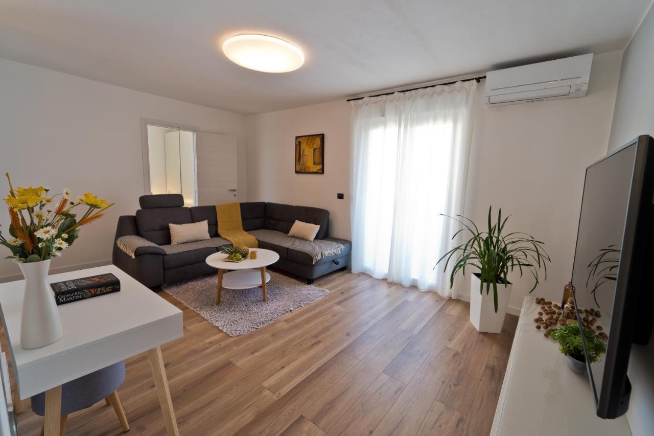 Malemi Apartment Pula Luaran gambar
