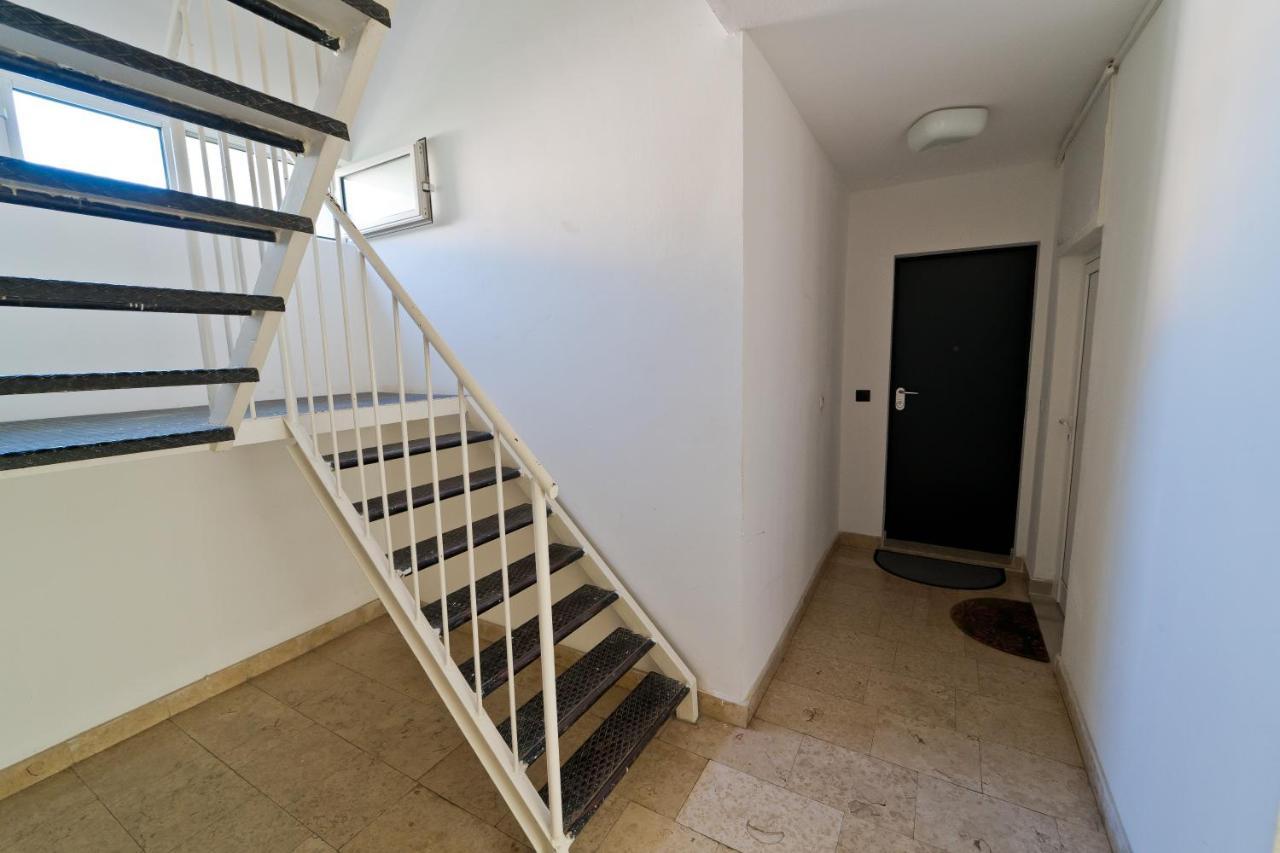 Malemi Apartment Pula Luaran gambar