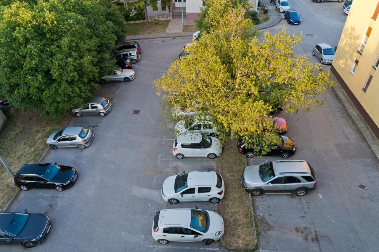 Malemi Apartment Pula Luaran gambar