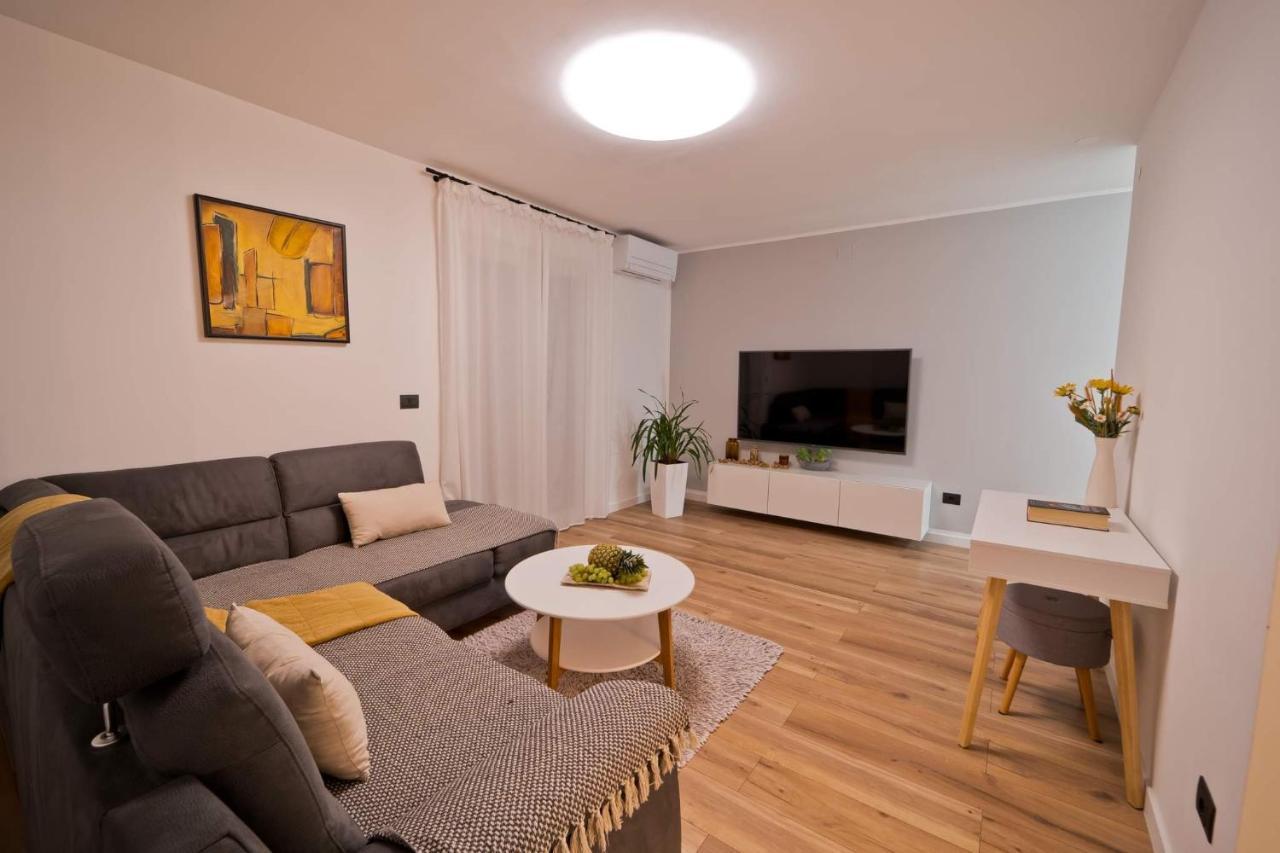 Malemi Apartment Pula Luaran gambar